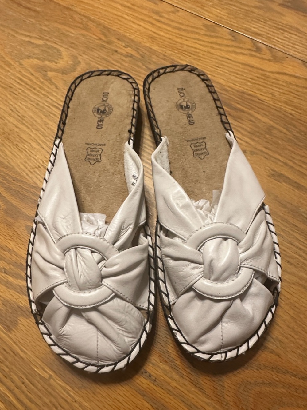 Duck Head White Leather Knot Slip-On Mules